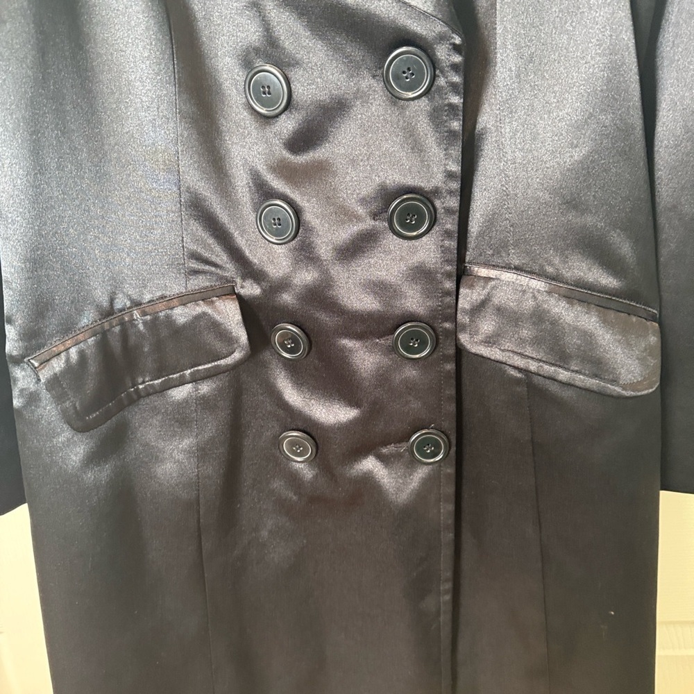 % Elegant Black Satin Trench Coat (M) - Picture 3 of 8